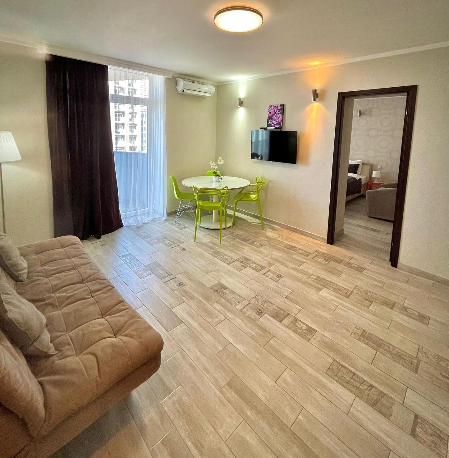 Holiday Premium Apartments バトゥーミ エクステリア 写真