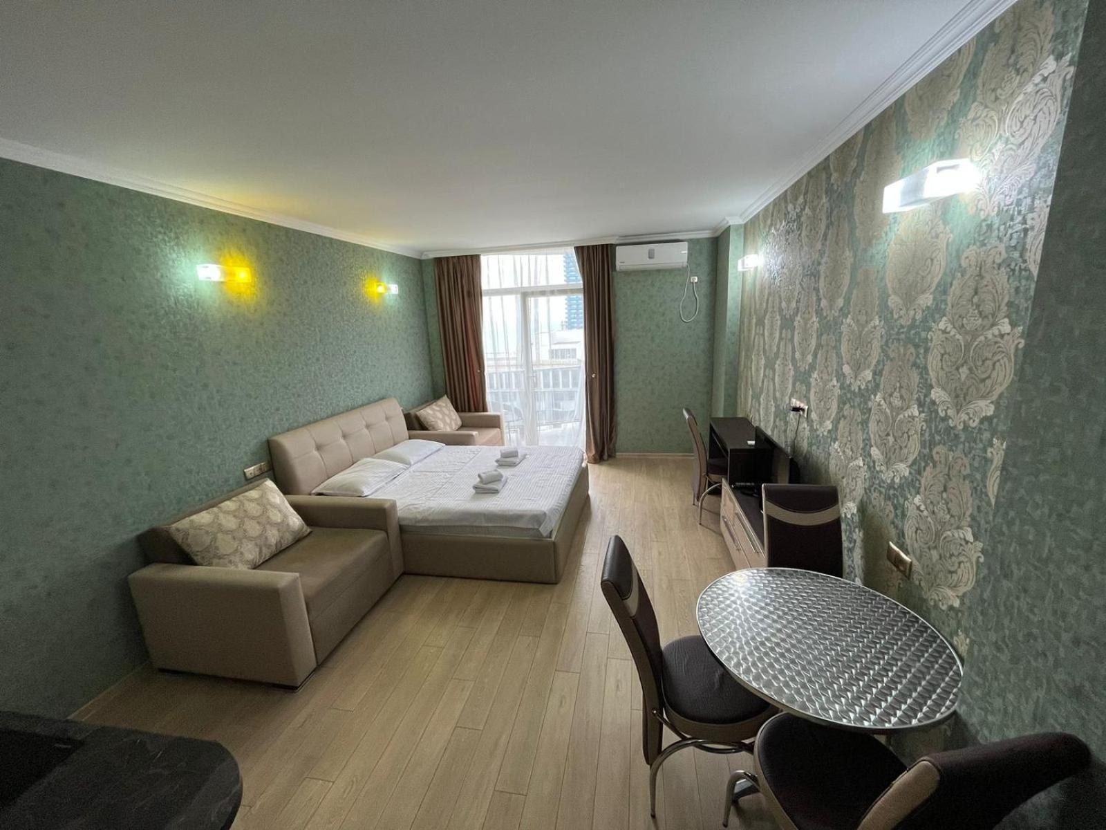 Holiday Premium Apartments バトゥーミ エクステリア 写真