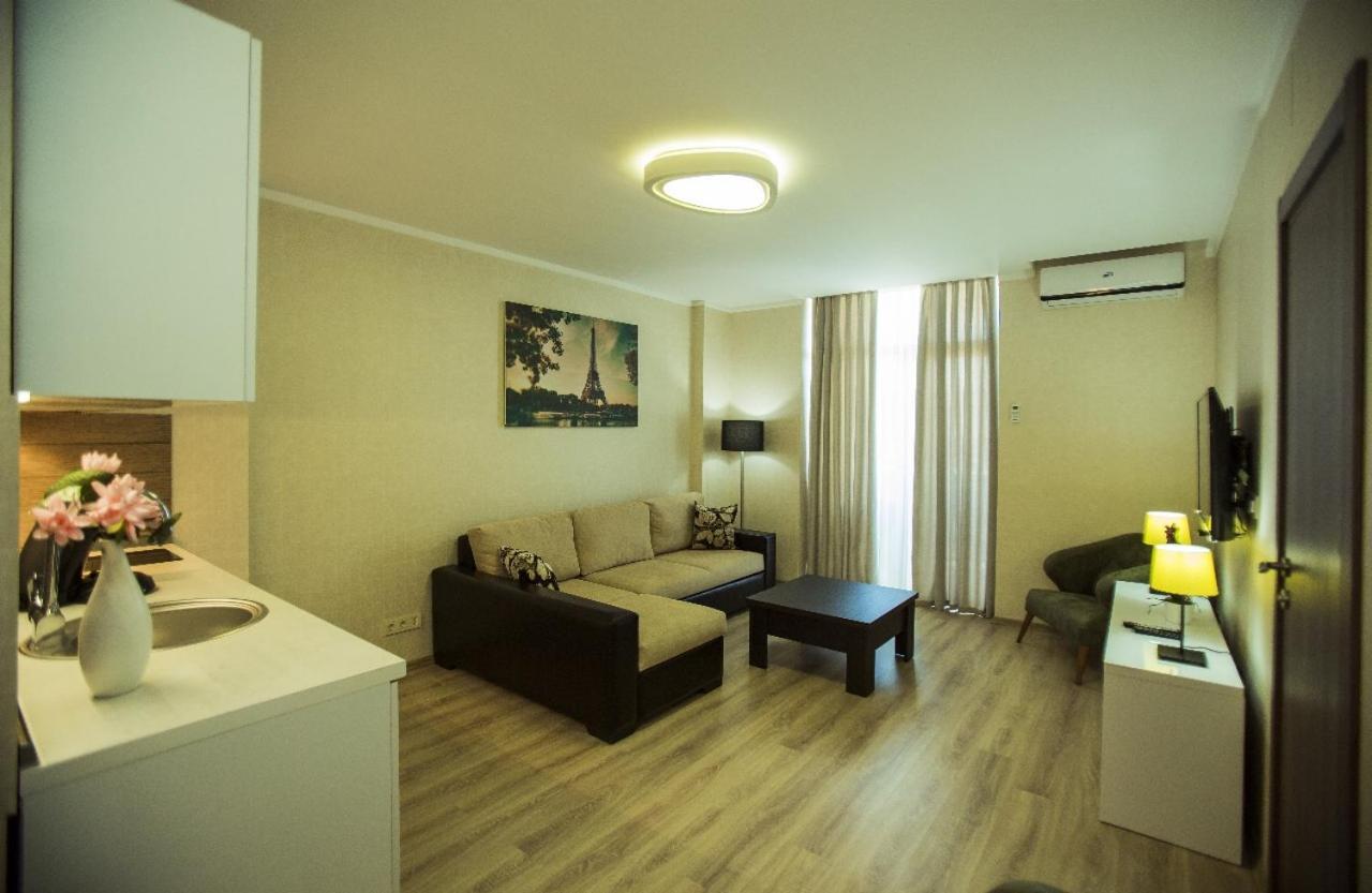 Holiday Premium Apartments バトゥーミ エクステリア 写真