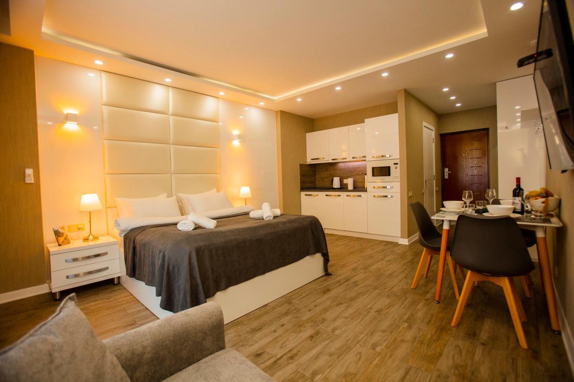 Holiday Premium Apartments バトゥーミ エクステリア 写真