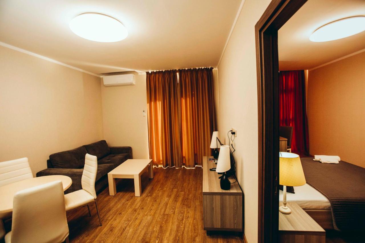 Holiday Premium Apartments バトゥーミ エクステリア 写真